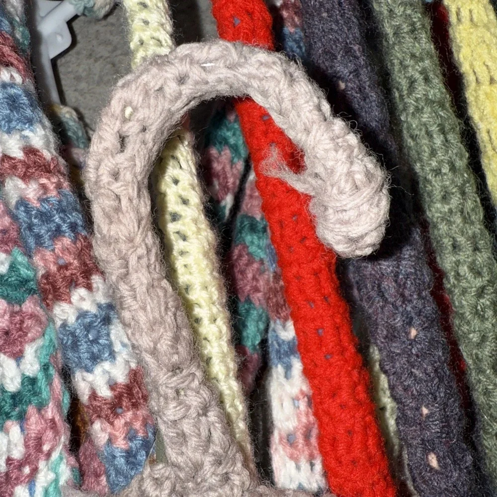 14 Vintage Retro handmade Yarn Crochet Plastic hangers Home Decor Organization